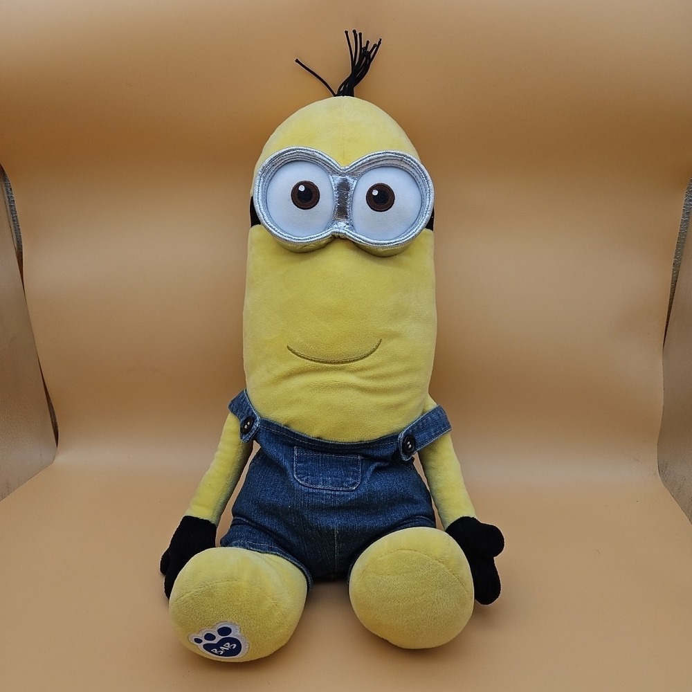 Build A Bear Despicable Me Minion smiling Kevin 16" Plush w/ Overalls